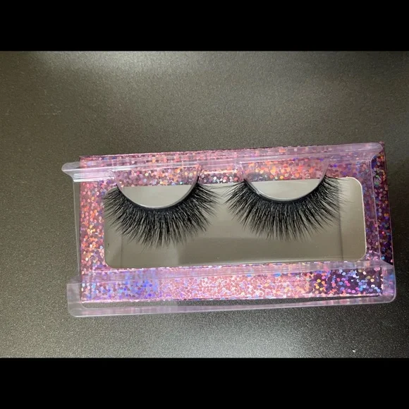 Strip lashes - Picture 7 of 12